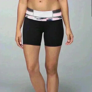 Lululemon Groove Reversible Shorts - Size 4